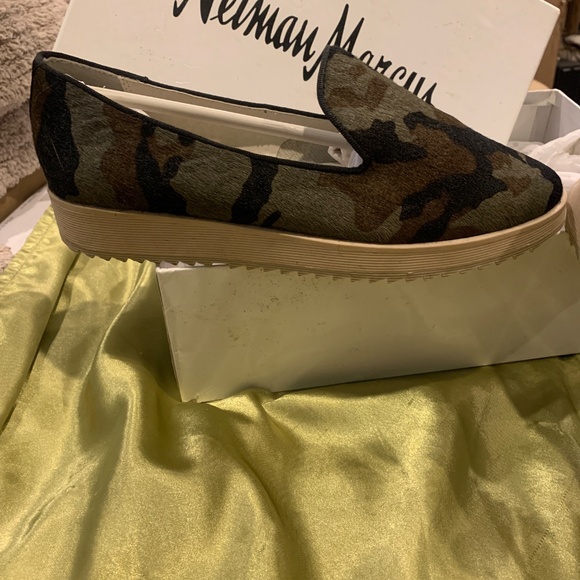 Neiman Marcus Fanny shoe - Picture 2 of 7